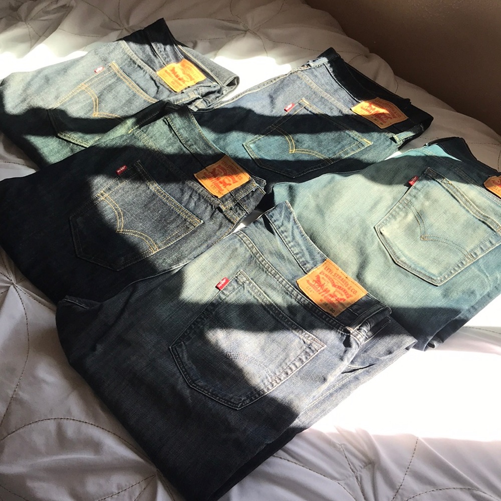 Five men’s Levi’s jeans. I’ll take best offer